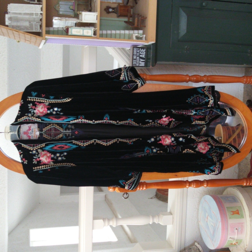 Johnny Was JWLA black velvet kimono L
